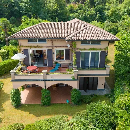 Il Dipinto Sul Center: Terrace, Garden And Privare Garage - Happy Hébergement de vacances Stresa