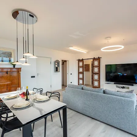 Il Dipinto Sul Center: Terrace, Garden And Privare Garage - Happy *