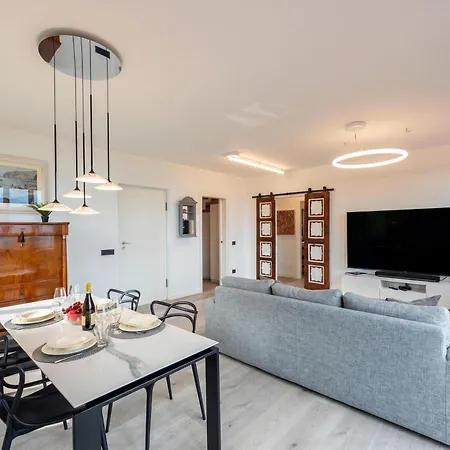Hébergement de vacances Il Dipinto Sul Center: Terrace, Garden And Privare Garage - Happy *