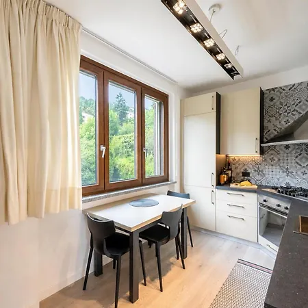 Il Dipinto Sul Center: Terrace, Garden And Privare Garage - Happy Hébergement de vacances Stresa