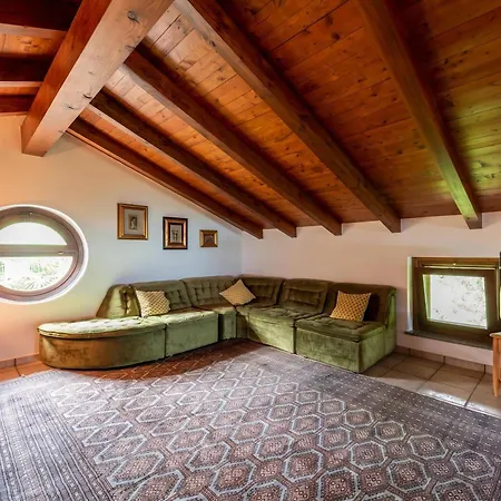 Hébergement de vacances Il Dipinto Sul Center: Terrace, Garden And Privare Garage - Happy Stresa